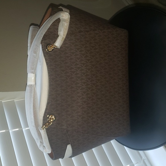 Michael Kors Jet Set Travel Large Chain Shoulder Tote - Picture 2 of 7